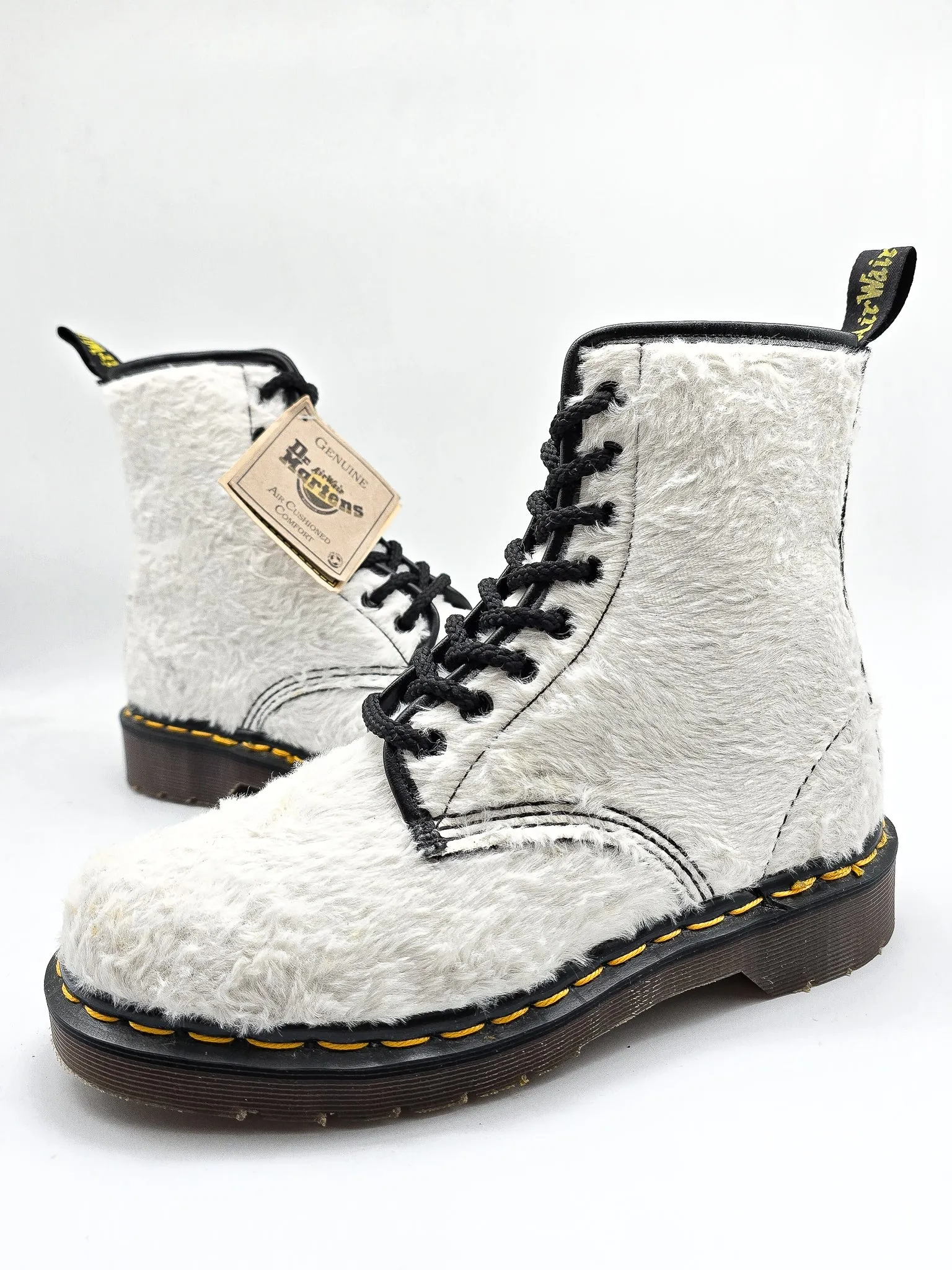 DR. MARTENS 1460 CREAM FUR ENGLAND