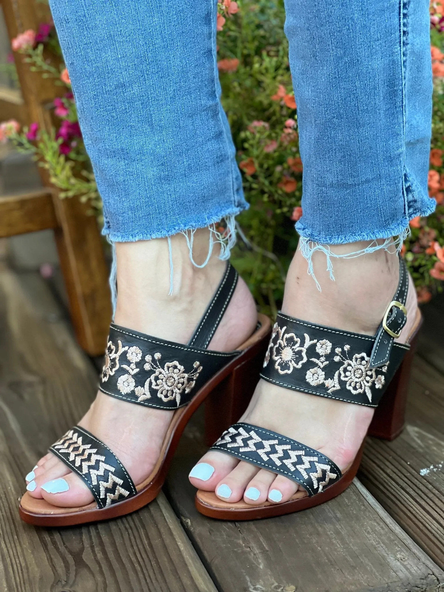 Leonor Heels